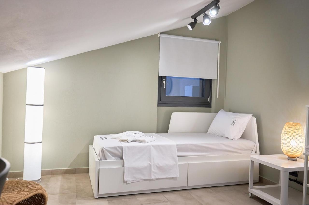 Oisymi Luxury Studios Nea Peramos  Luaran gambar